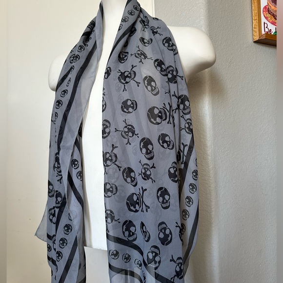 Large Sheer Skull Scarf - Picture 2 of 3